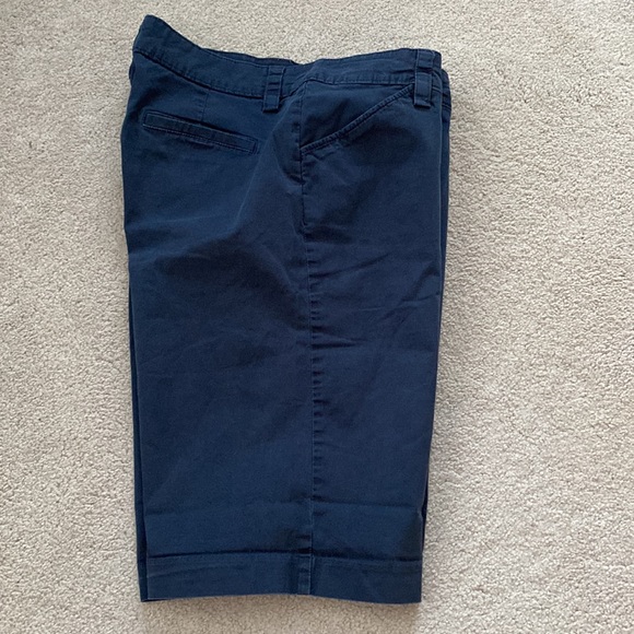 Navy blue Bermuda shorts. Size 10/12. See measurements. - Picture 12 of 16